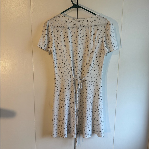 Brandy Melville Cream Flutter Sleeve Sundress - Picture 4 of 9